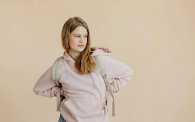 Bluzy damskie – jak połączyć komfort z modnym wyglądem