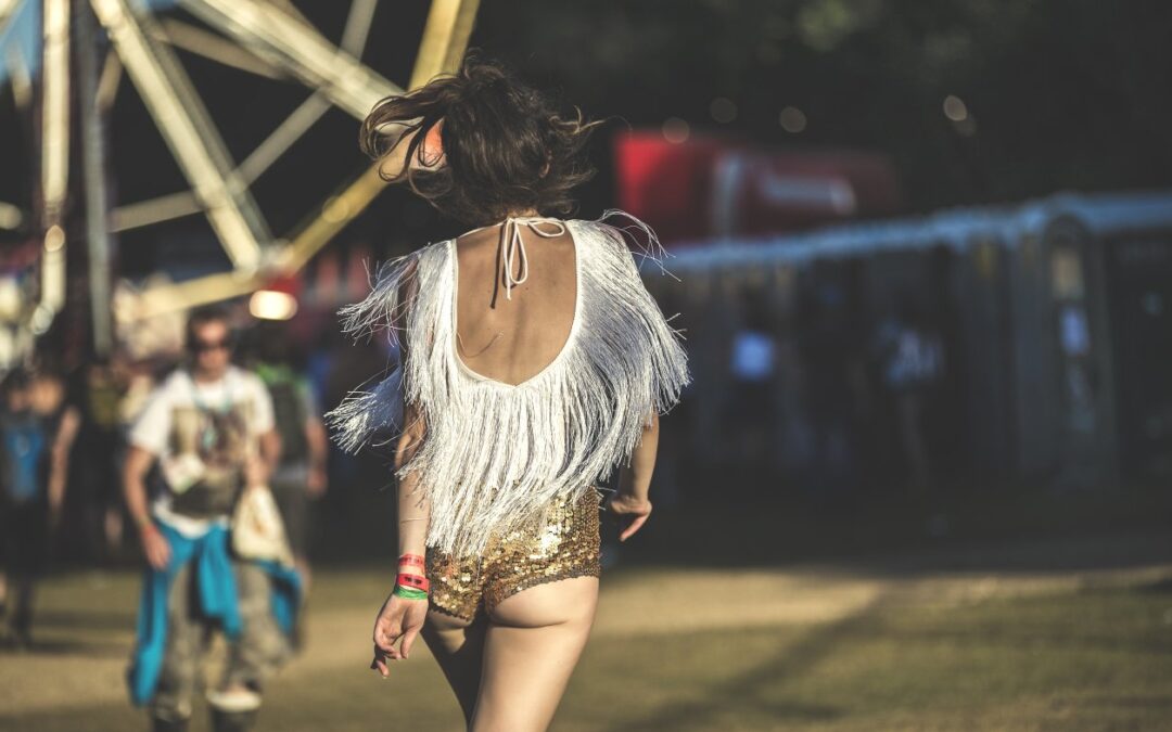 Jak się ubrać na festiwal? Modnie, wygodnie i z pomysłem