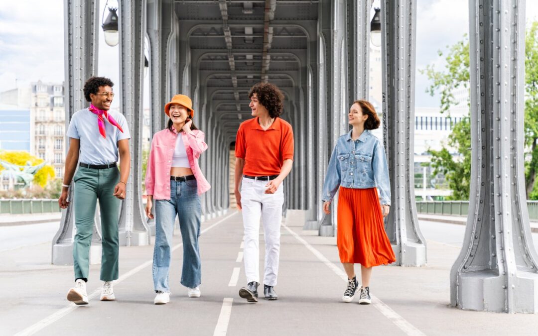 Styl casual chic – jak wyglądać elegancko bez przesady?